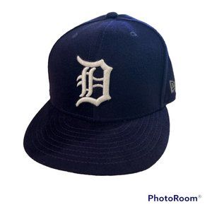 New Era Detroit Tigers Velvet 59Fifty Cap - Size 7 18